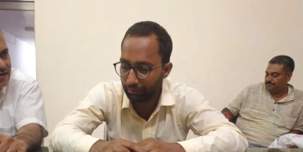 Nagor Team Ne Tuesday Ko Karvai Karte Huye Nagar-Parishad Nagor Nagaur Ke Shayak Nagar Niyojak (ATP) Koshal Kumar Ko Char 4 Lakh Rupee Ki Rishwat Lete Giraftar Kiya Hai