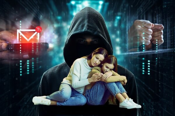 महिलाएं साइबर अपराध से कैसे बचें? साइबर क्राइम के प्रकार और महिलाओं की सुरक्षा