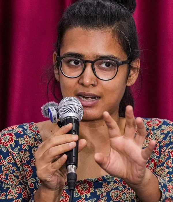 कैसे प्रोटेस्ट का चेहरा बनीं नेहा बोरा ?